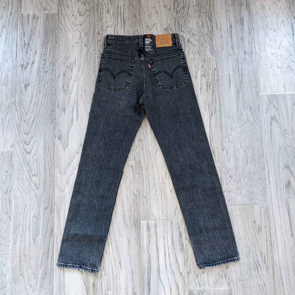 NWT Levi's Wedgie Straight Jeans 28L - Picture 4 of 9